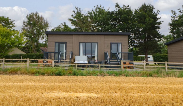 BOWES HIDEAWAY, romantic, character holiday cottage in Gainford