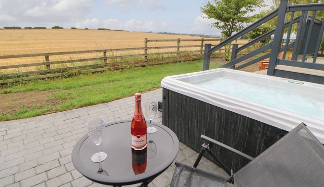 BOWES HIDEAWAY, romantic, character holiday cottage in Eppleby