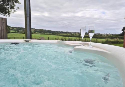 Bowland Breaks-A Luxury Barn Conversion with Optional Hot Tub, Log burner and countryside views