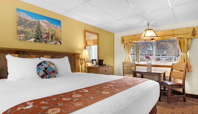 Box Canyon Lodge and Hot Springs
