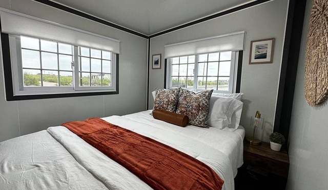 BoxHouse Villages Monahans, Queen Bed