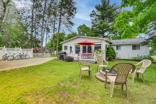 Boyne City Retreat Near Beaches and Mtn Resort!