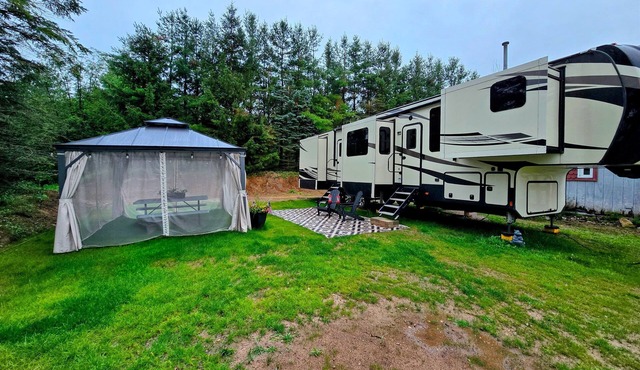 Boyne Fall Colors Escape: Comfy Luxury RV On 10 Acres + Skybridge + Your Pup