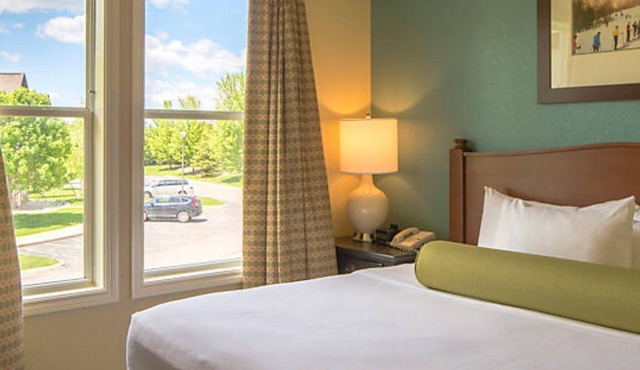 Boyne Mountain 1 BR Condo (B), Full Kitchen, in-unit washer/dryer, fireplace