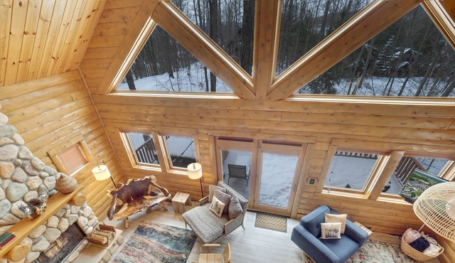 Boyne Mountain Cabin w/ garage close to golf, ski in/out clean, cozy & stylish!