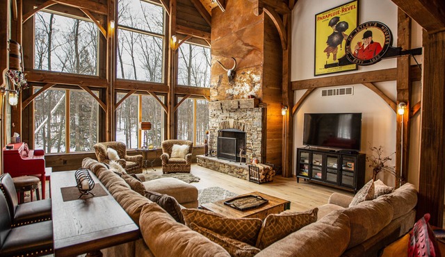 Boyne Mountain - Ski-In/Out, featuring 4 master suites with an outside Hot Tub