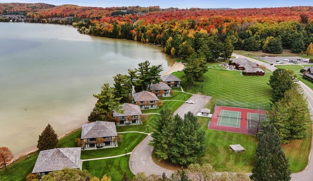 Boyne Mtn Deer Lake Villa | 2 Bedroom | Sleeps 8 |