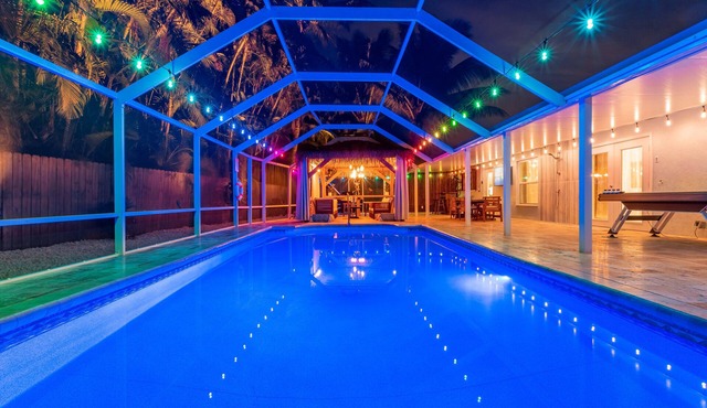 Boynton Beach Renovated House: Safest Area, Screened Pool, Patio, Bar, EVcharger