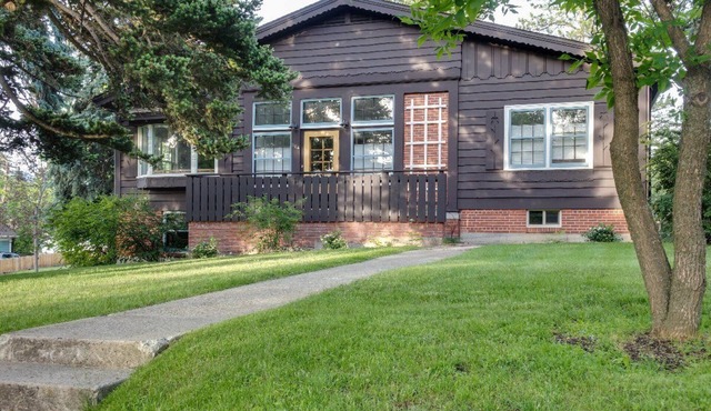Bozeman Spruce House-Fabulous historic Bozeman home just 5 blocks to Main St.