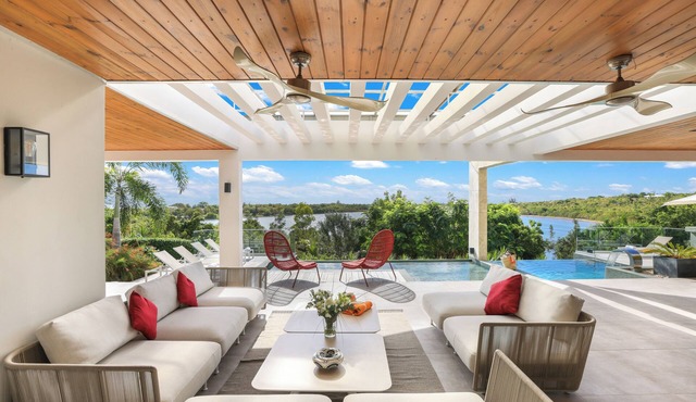 Brand New! VILLA WELLNESS - Slowlife - 5 bedrooms! and pickleball court!