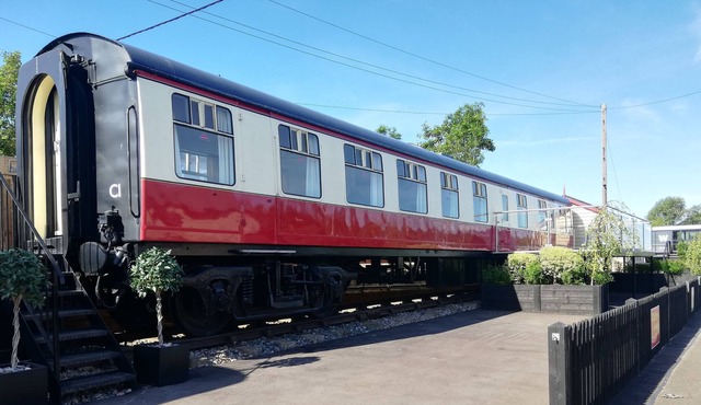 BR MK1 Carriage - Original converted train carriage - sleeps 6 - watch steam trains 20ft away