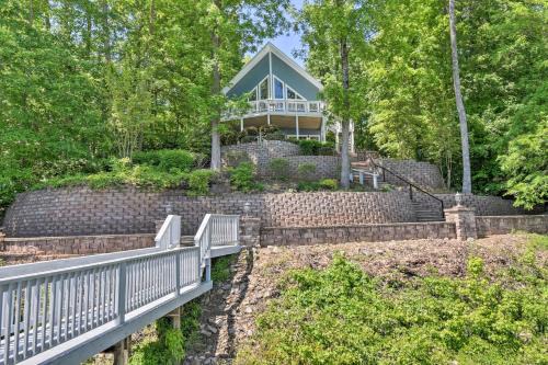 Bracey Home on Lake Gaston Furnished 2-Story Dock