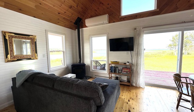 Brackley Rose- Charming Water Front Cottage In Brackley, Minutes To Beaches