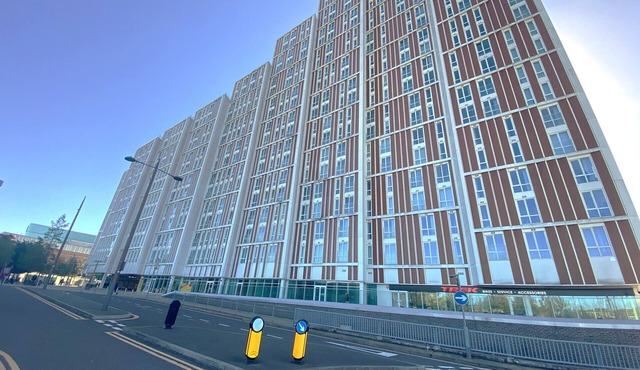 Bracknell RWH Spectacular Two Bedroom Apartment