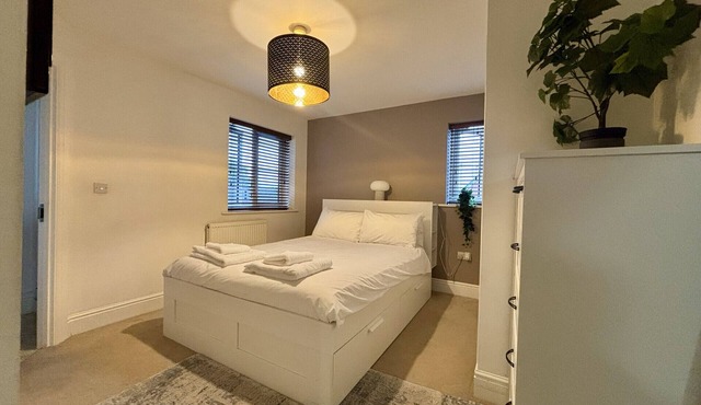 Bracknell/Wokingham Stylish Two Bedroom Apartment