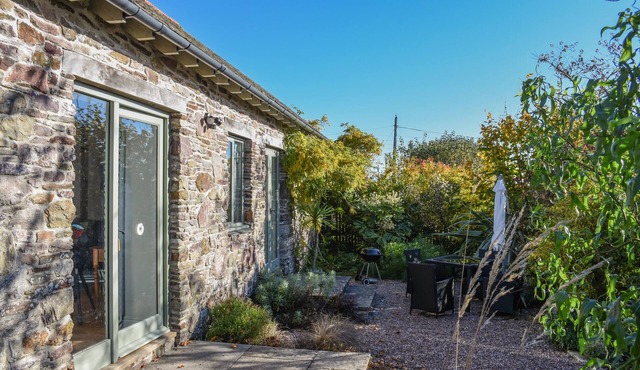 BRADBRIDGE BARN, family friendly, with a garden in Newton Ferrers