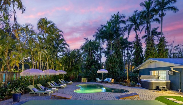 Bradenton Beach Club - Poolside + Estate Bunkroom