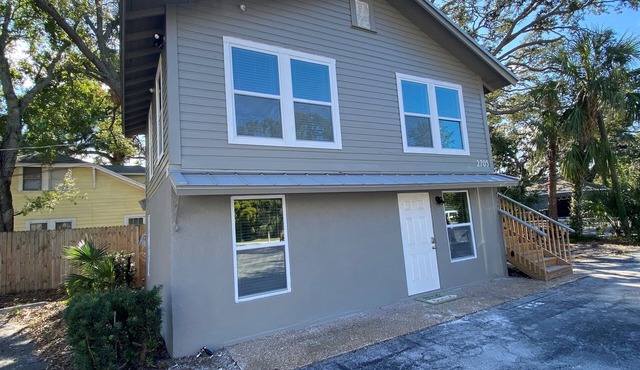 Bradenton duplex near downtown pier, harbor, Riverwalk & beaches. Pet friendly!