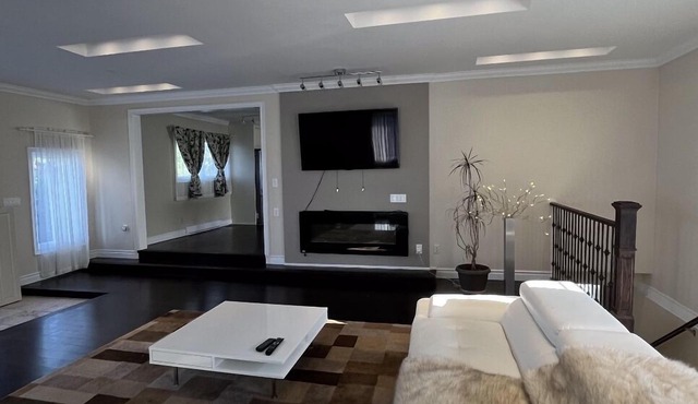 Bradford Ontario spacious modern farmhouse main floor