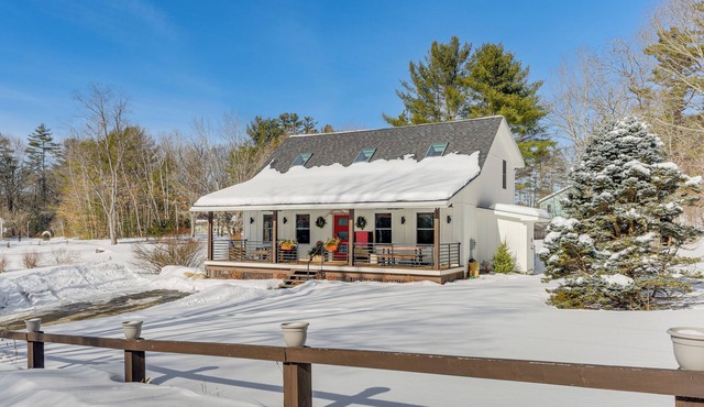 Bradford Group Getaway! Cabin w/Deck & Fire Pit