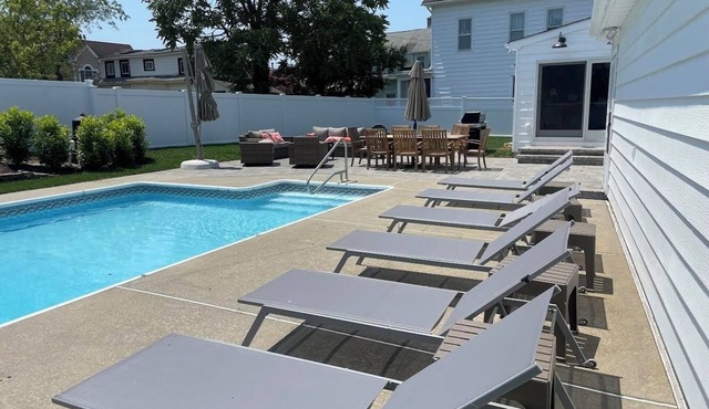 Bradley Beach Escape: 4BR, 2BA Pool, lake view, & 1.5 blks to beach!