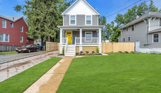 Bradley Park Beach House, Passes Included!