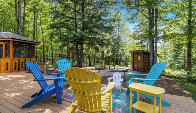 Bradley's Bend Trout Fishing Riverfront Log Cabin