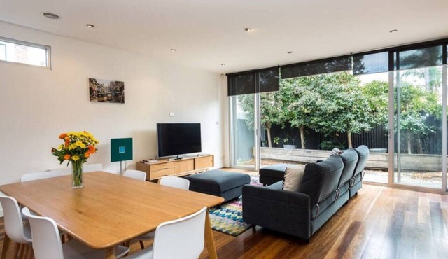 Bradman · `Bradman` Modern Style a Walk to MCG, Swan St, CBD