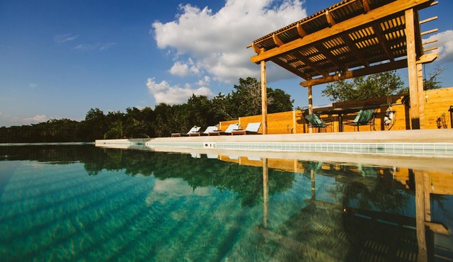 Brady Villa @ D6: Hike/Swim/Relax