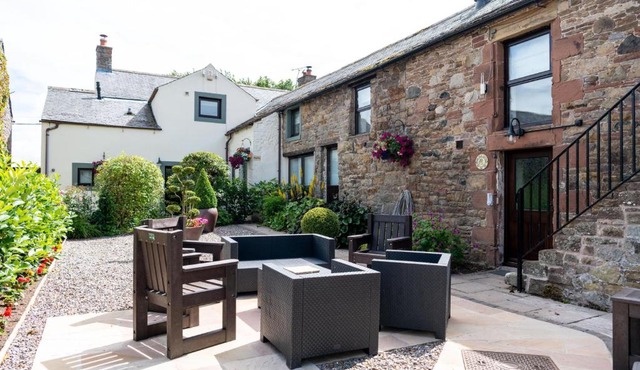 Brae Fell Cottage, Sebergham, Nr Caldbeck dog friendly and hot tub