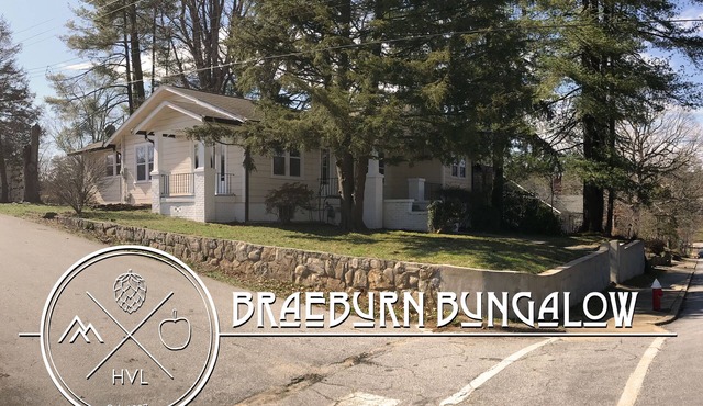 Braeburn Bungalow - Historic Craftsman & Walk to Downtown Hendersonville
