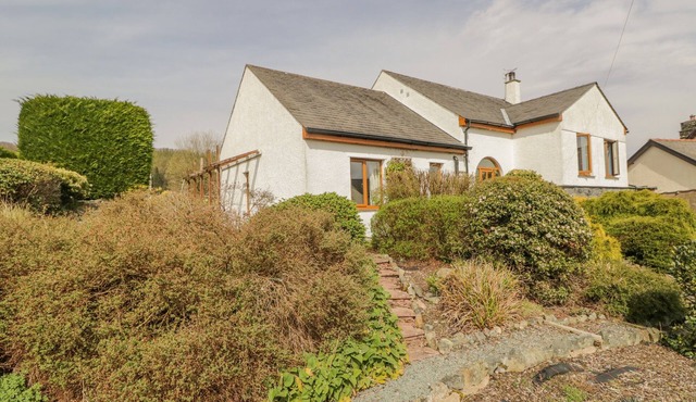 BRAESIDE, family friendly, with open fire in Torver