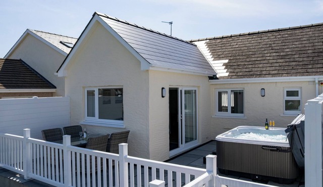 Bramble Cottage - Dog Friendly Cottage, Hot Tub