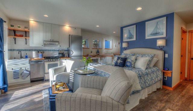 Bramble Seaview Cottage - Lower Studio Suite With Sparkly Water View