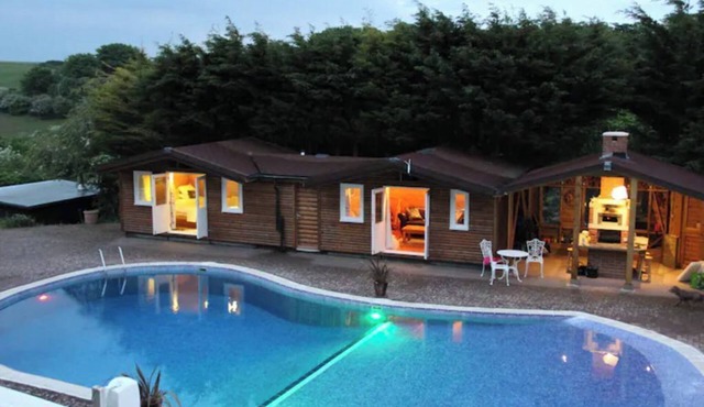 Brambles Pool Terrace Spa