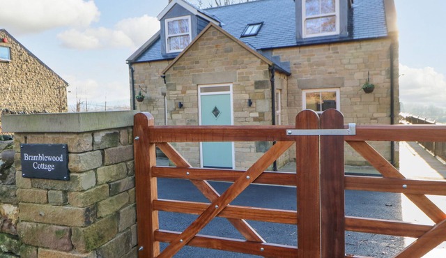 BRAMBLEWOOD COTTAGE, family friendly in Middleton-In-Teesdale