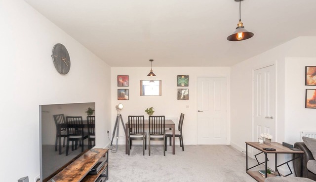 Bramhope Haven - new home next to Golden Acre Park - Pass the Keys