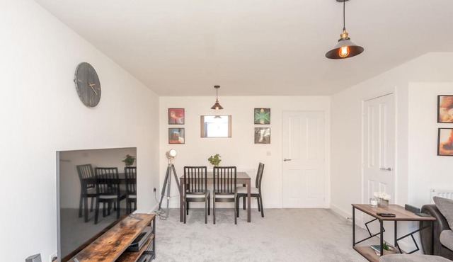 Bramhope Haven - new home next to Golden Acre Park - Pass the Keys