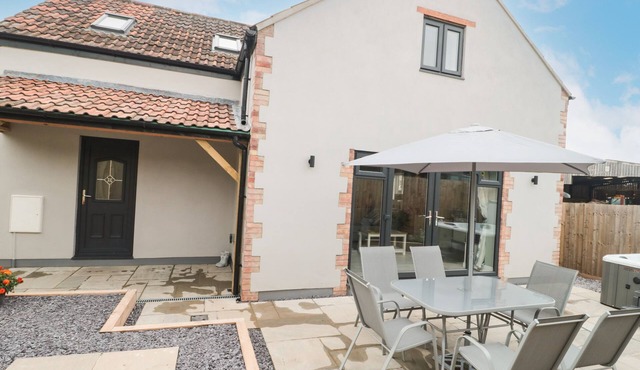 BRAMLEY COTTAGE, pet friendly, luxury holiday cottage in Langport