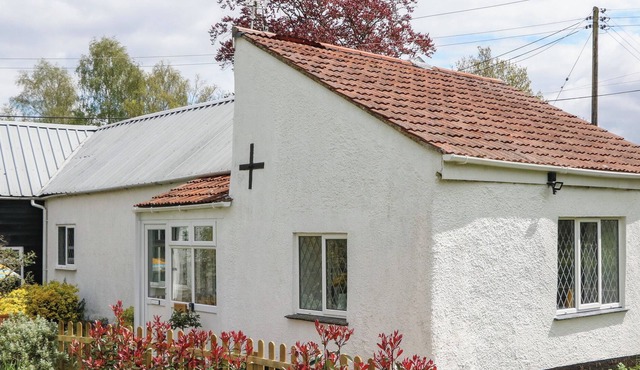 BRAMLEY COTTAGE, pet friendly, character holiday cottage in Whimple