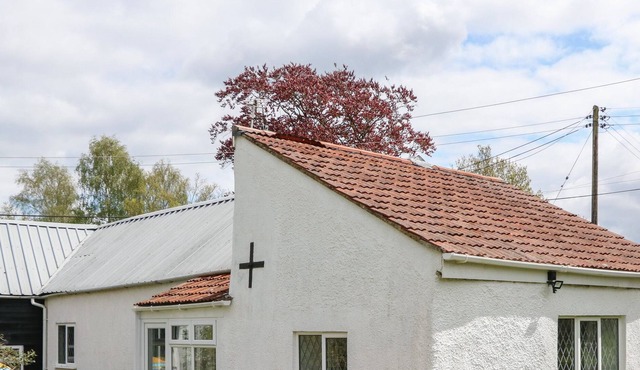 BRAMLEY COTTAGE, pet friendly, character holiday cottage in Whimple