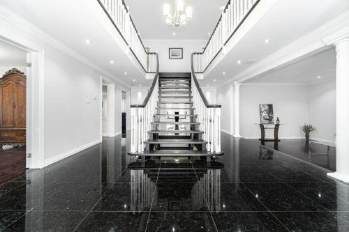 Brampton Mansion Getaway!