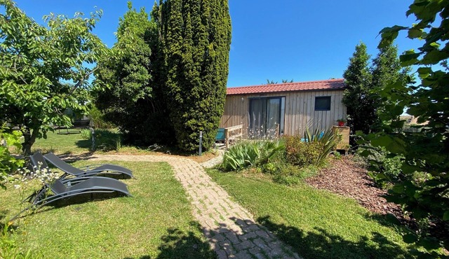 Brand-new, cocooning cottage in a quiet, wooded garden 3 minutes from the freeway!