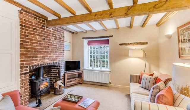 Brand Hill Cottage with Hot Tub