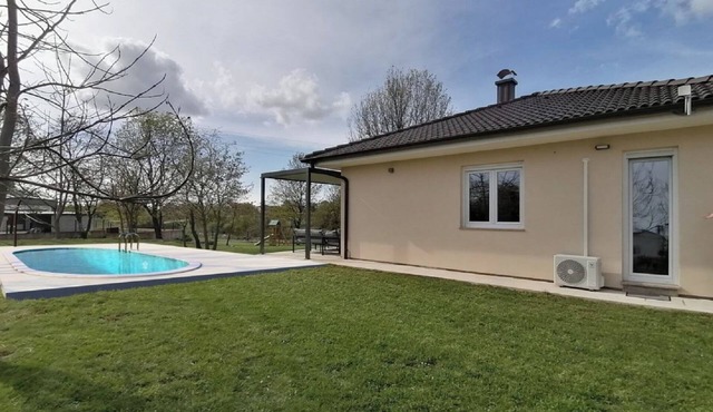 Brand Neu Villa for 5 people , in quiet rural village surroundings!