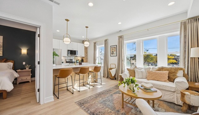 Brand new 1 Bedroom Apartment in La Grange close to Metra