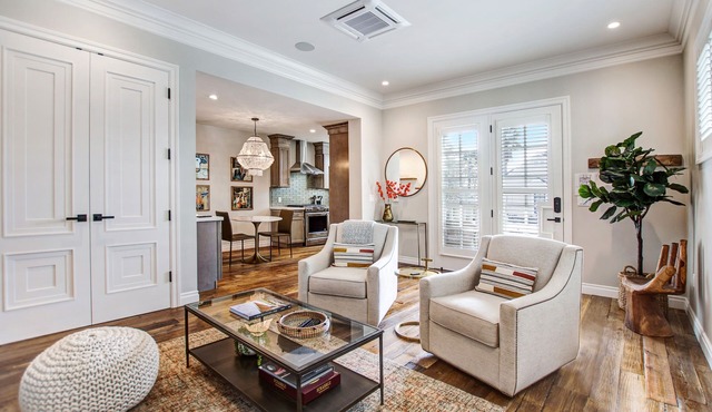 Brand New 1 Bedroom Luxury Bungalow steps from Sonoma Plaza