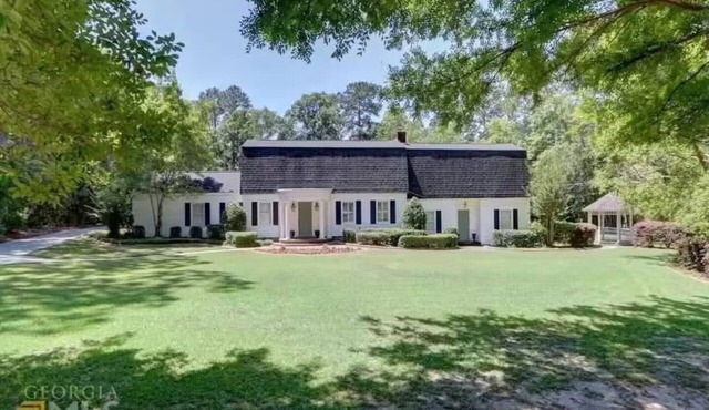 Brand New 1-bedroom studio just 10 minutes to GSU with Kitchenette