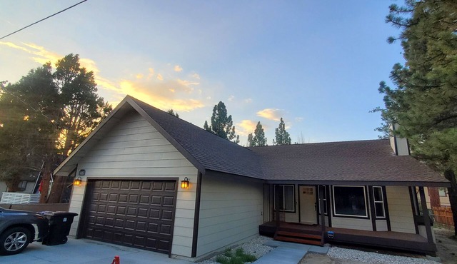 Brand new 1600 sq ft modern home ready for you! 5 min to lake/12 min to ski!