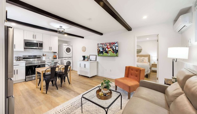 Brand New 1BR Designer's Oasis 1min to I-5, Costo